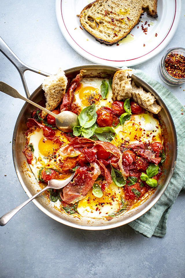 One Pan Tomato Breakfast Eggs | DonalSkehan.com