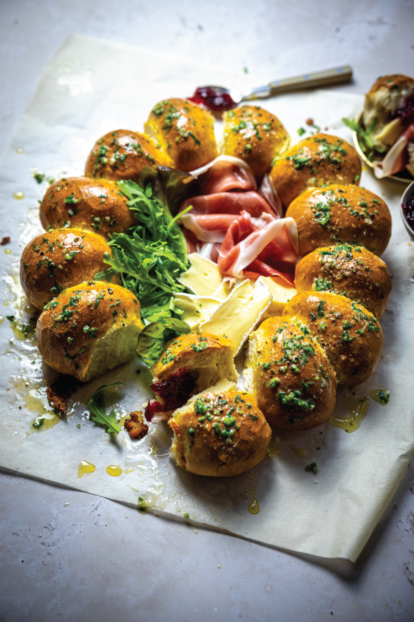 Brie & Cranberry Tear-Apart Bread Wreath | DonalSkehan.com