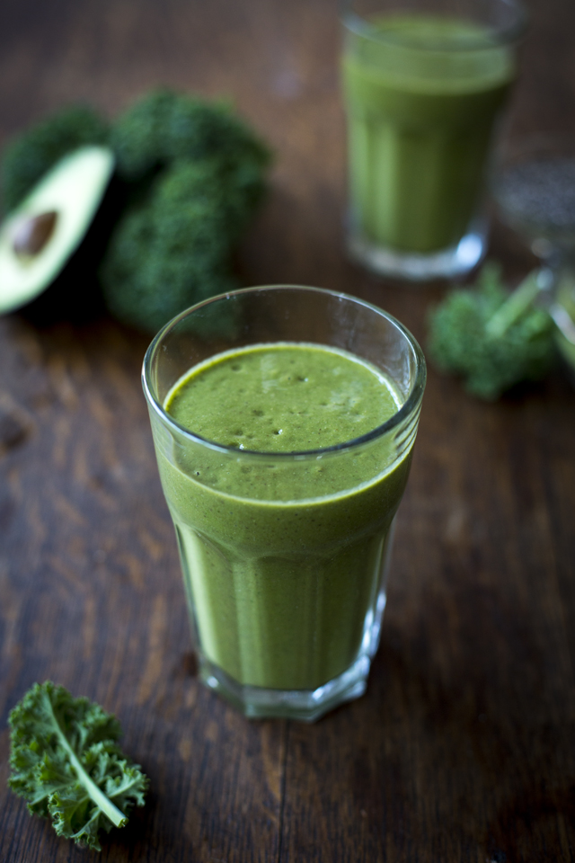 Ultimate Green Smoothie | DonalSkehan.com, A powerful blend of fruit and veggies and sets you up for the day ahead! 
