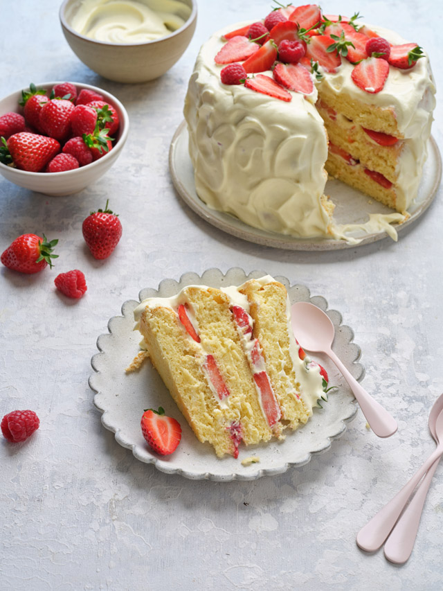 Swedish Meringue Cake - roamingtaste.com